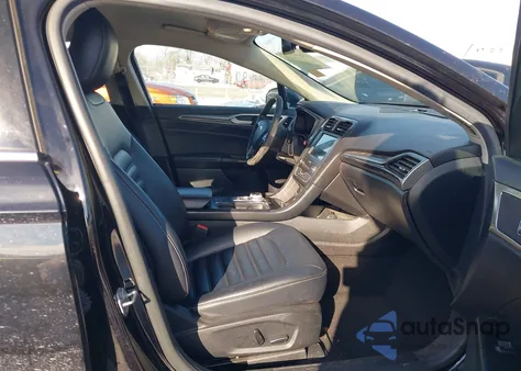 2019 Ford Fusion Hybrid Sel z USA, uszkodzony, nr VIN 3FA6P0MU5KR141397